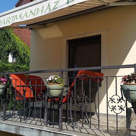 Fadora Apartman Тихани Екстериор снимка