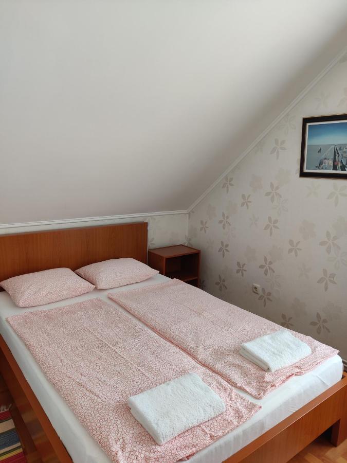 Fadora Apartman Тихани Екстериор снимка