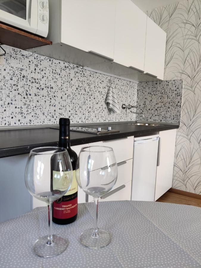 Fadora Apartman Тихани Екстериор снимка