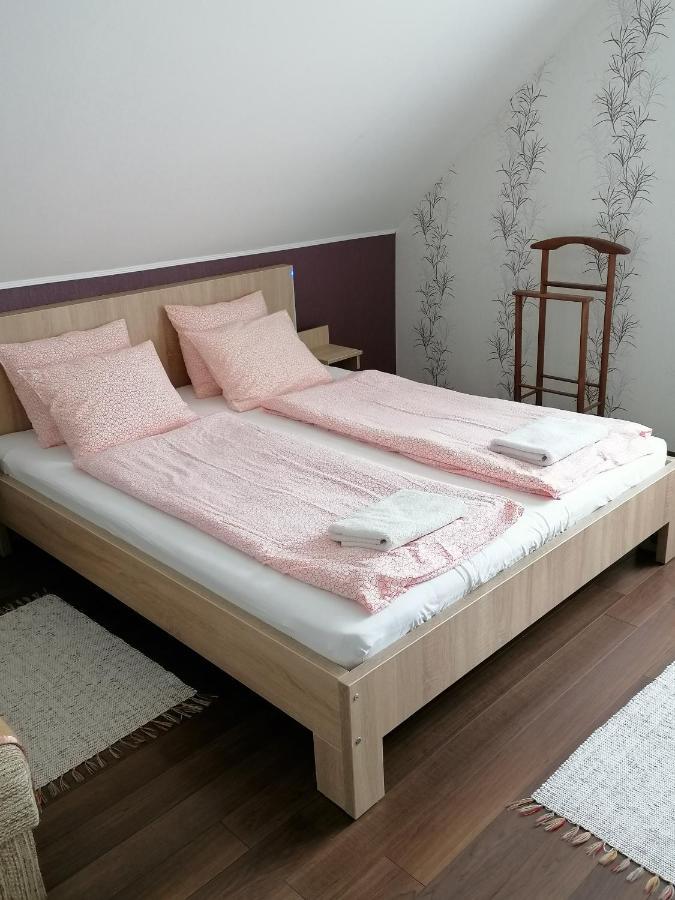 Fadora Apartman Apartment Тихани Екстериор снимка