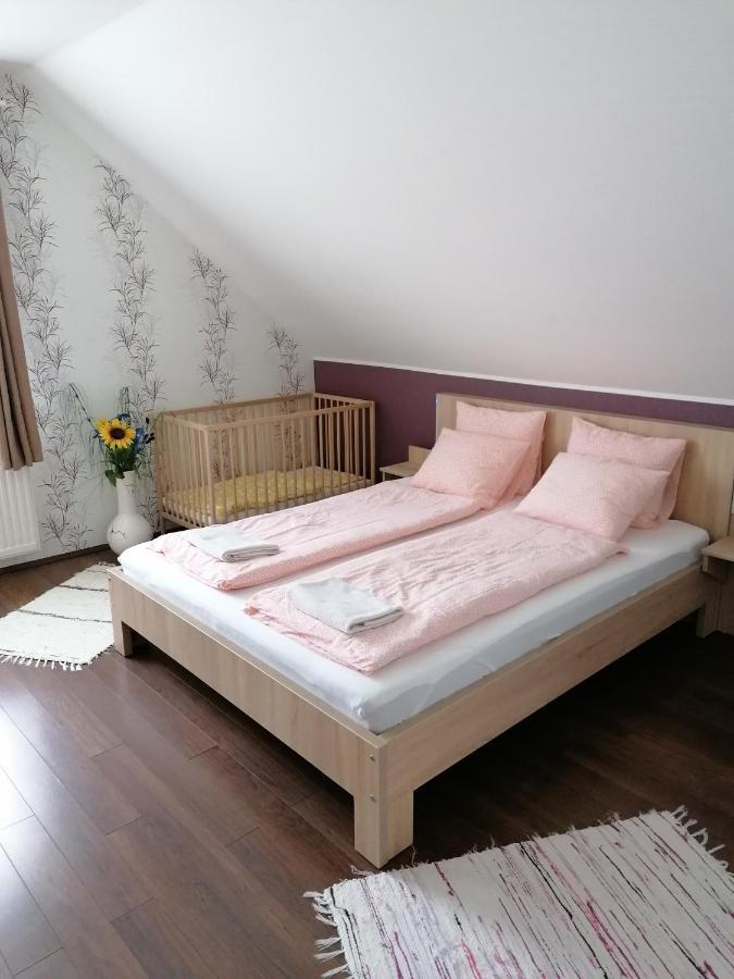 Fadora Apartman Тихани Екстериор снимка