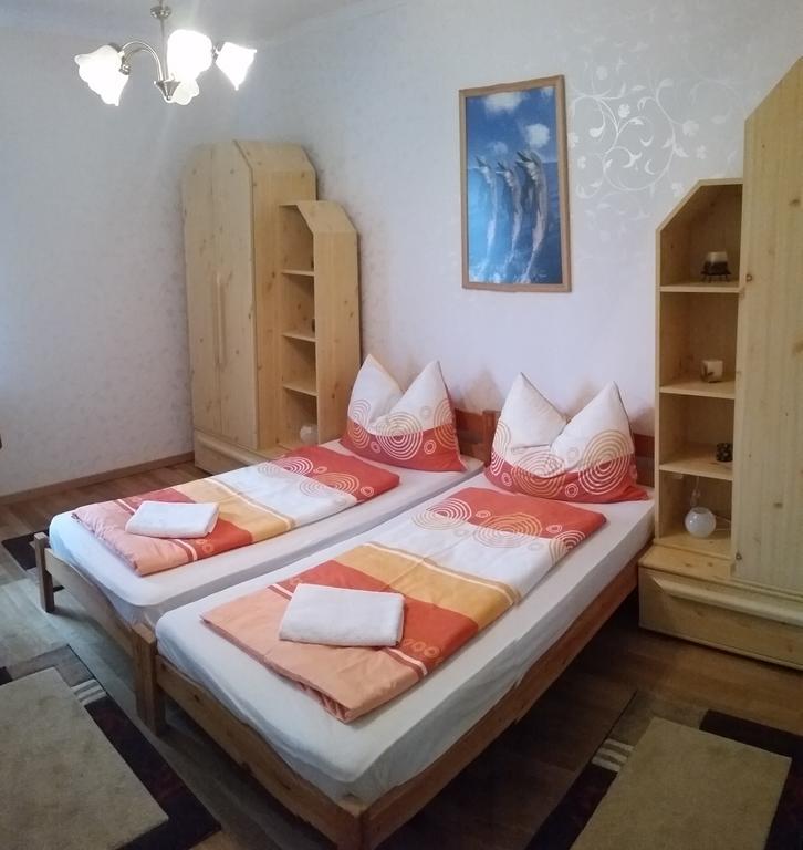 Fadora Apartman Тихани Стая снимка