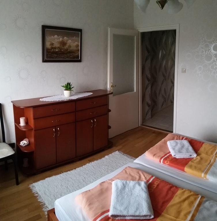 Fadora Apartman Тихани Стая снимка