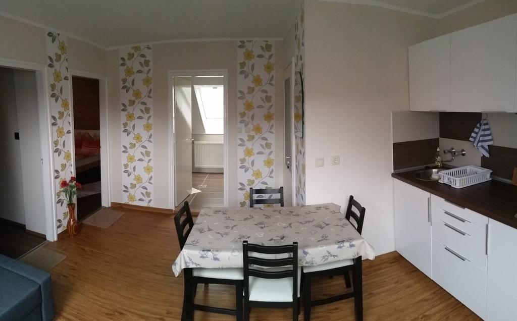 Fadora Apartman Тихани Стая снимка