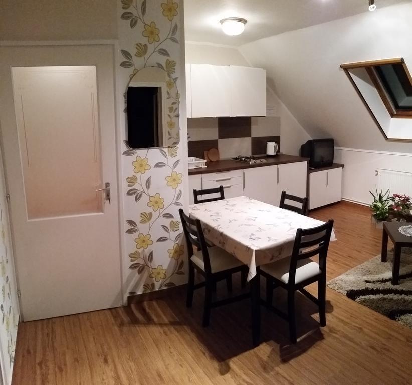 Fadora Apartman Тихани Стая снимка