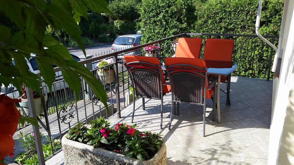 Fadora Apartman Тихани Екстериор снимка
