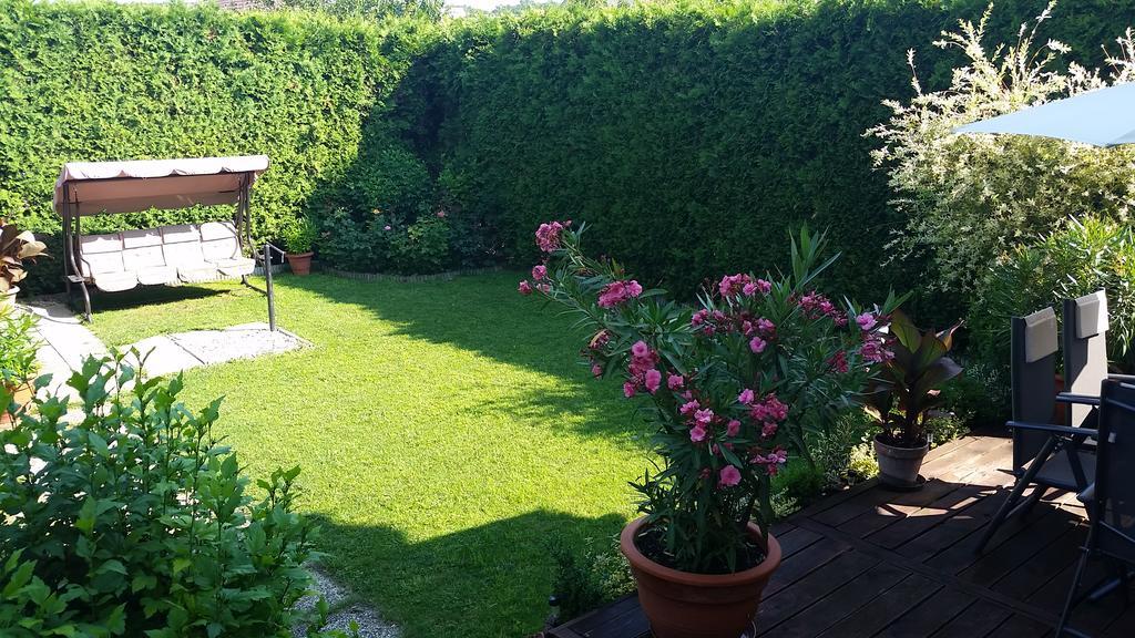 Fadora Apartman Тихани Екстериор снимка