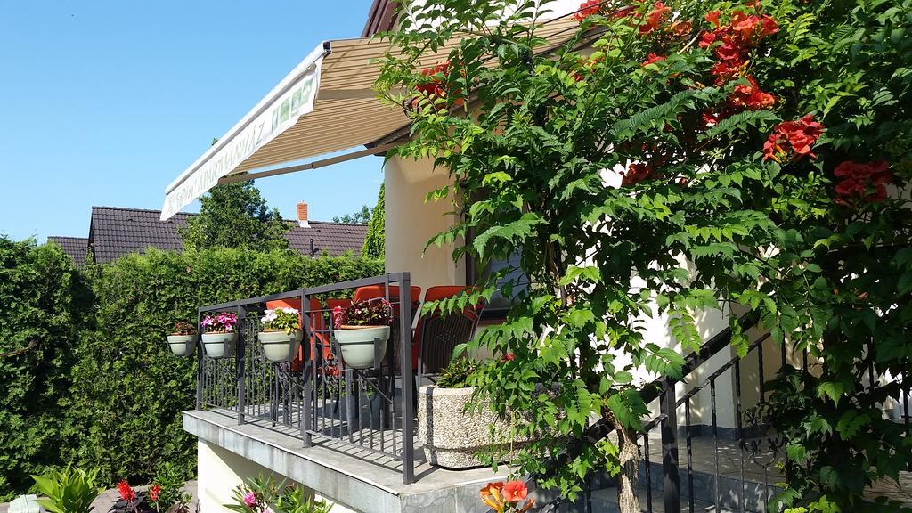 Fadora Apartman Тихани Екстериор снимка